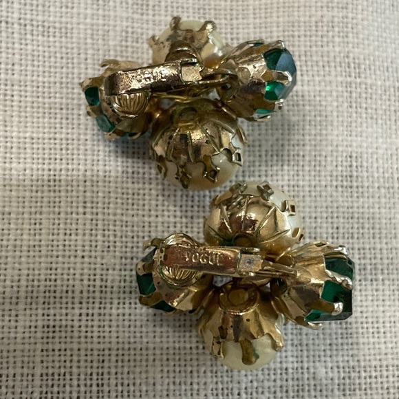 Vintage Jewelry Set by Vogue - Picture 7 of 11